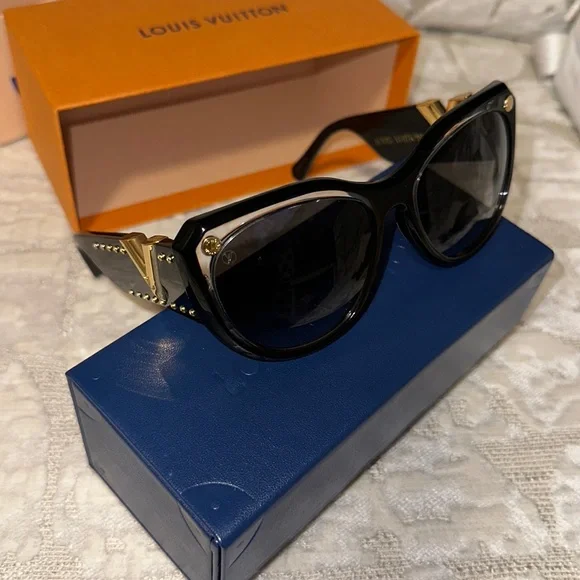 Louis Vuitton sunglases - Picture 4 of 9